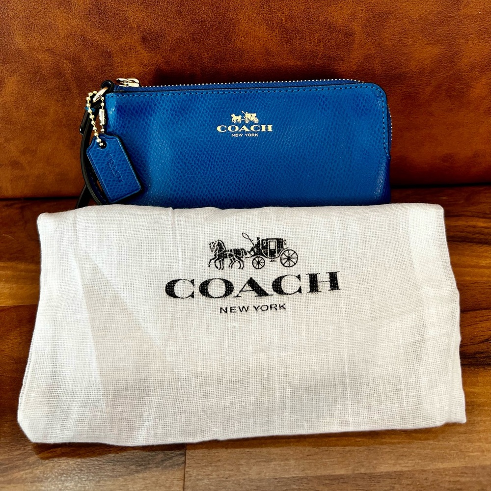 COACH Crossgrain Leather Royal Cobalt Blue Corner Zip Wristlet💙